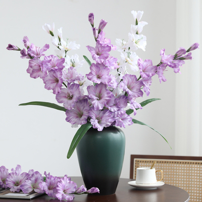 Hochwertige künstliche Blumen, einzweigige Gladiolen, künstliche Blumen, Wohnzimmer und Esstisch, Hochzeitsfotografie, künstliche Blumensträuße.