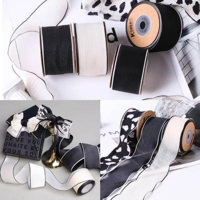 Ein guter Preis. Koreanische Version glänzende schwarz-weiße Grenze Schnee Textilgürtel DIY Bogen Haar Accessoires Blumenladen Blumenverpackung Geschenkbox Gaze Gürtel Online