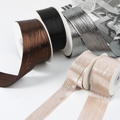 Ein guter Preis. Gold und Silber gestreifte Warmstempel glänzende Oberflächenband DIY Kopfbedeckung Haarklemm Material Kleidung Geschenkbox Blumen Verpackung Band Online