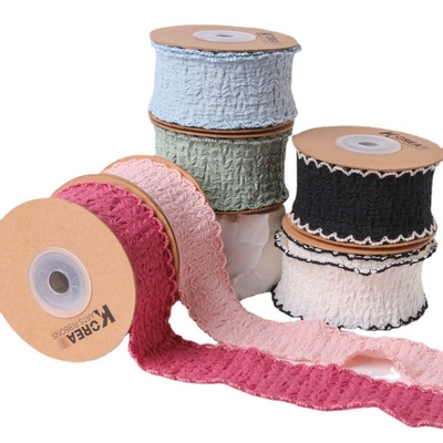 Spitzen, Falten, Gewebeband, Bogen, Haarzubehör, Blumenarrangements, Geschenkverpackungen, Kleidung, Hüte, Halsbänder, Blumenzubehör