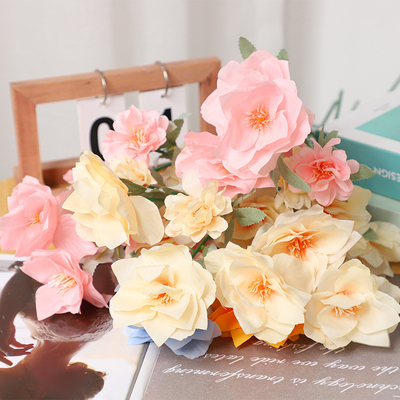 Ein guter Preis. Großhandel von Dreiköpfigen westlichen Narzissen Simulierte Blumen Hochzeitsblumenmaterial Seidenblumen Hochzeitsboden Blumenanordnung Fälschung der Blumen Dekoration von Herstellern Online
