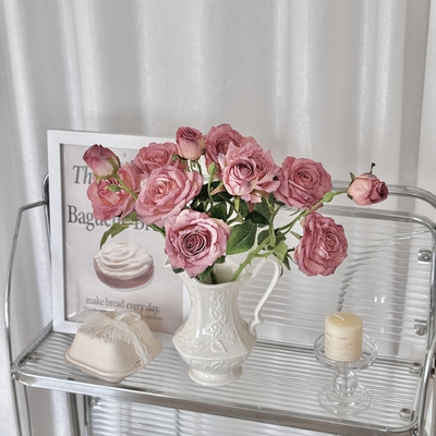 Ein guter Preis. Retro verbrannte Kante 3-köpfige Rose, Ölfarbe-ähnliche künstliche Blume, getrocknete Blumenstrauß, Strauß, künstliche Blumenanordnung, Foto-Requisiten Online