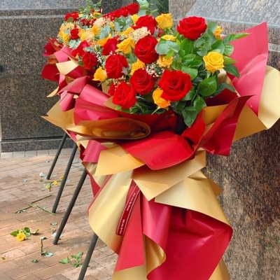 Ein guter Preis. Großhandelspapier für Blumenverpackungen, zweifarbig verdicktes, wasserdicht vergoldetes Papier, Blumenkunstpapier zur Öffnung von Blumenkorb und Blumenstraußpapier, Diy-Blumenkunstpapier Online