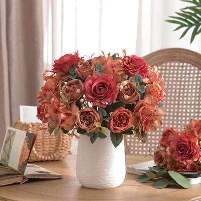 Ein guter Preis. Kreative Blumensträuße aus künstlichen Blumen wie Hibiskus und Rose, Naturdekoration für Esstische und Couchtische und Blumenarrangements Online