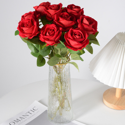 Ein guter Preis. Simulierte Samtrose, gefälschte Blume, Hochzeitszimmerdekoration, Valentinstag, künstlicher Blumenstrauß mit berührbarem Gefühl Online