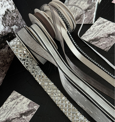 Ein guter Preis. Qixi Schwarz Silber Serie Bandblumenstrauß 1,6cm Polyester Perfekt für DIY Handgemachte Blumenmaterialien Online