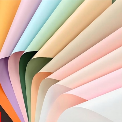 Ein guter Preis. Großhandelspapier für Blumenverpackungen, Verpackungsmaterialien für Geschenksträuße, zweifarbiges wasserdichtes Ouya-Papier, kostenlos Versand, Geschenkblütenpapier inbegriffen Online