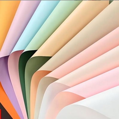 Ein guter Preis. Großhandelspapier für Blumenverpackungen, zweifarbiges wasserdichtes Ouya-Papier, Blumensträuße, Geschenke, Verpackungsmaterialien für Blumenläden, Geschenkeverpackungspapier Online