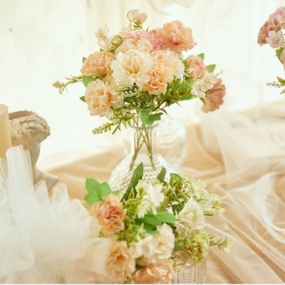 Ein guter Preis. Nelken Simulation Blume Frühling Farbserie Kleiner Griff Blume Muttertag falsche Blume Frische weiche Dekoration Seidenblume Grenzüberschreitende heiß verkaufte künstliche Blume Online