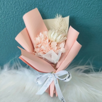 Ein guter Preis. Ewige Blume, Schleierkraut, Mini-frischer und zarter Strauß, getrocknete Rose, Mini-exquisites Souvenir Online