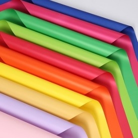 Ein guter Preis. Doppelfarbiges Dopamin-Blumenverpackungspapier mit floralem Muster, doppelseitiges BOPP in vielen Farben Online