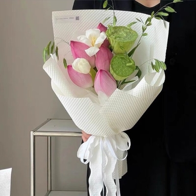Ein guter Preis. 3D-Künstlerisch geprägtes, wasserdichtes Blumenkunst-Kraftpapier, dekoratives Geschenkverpackungspapier für Floristen, Geschenkpapier für Blumensträuße in vielen Farben Online