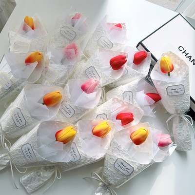 Ein guter Preis. Muttertagsgeschenk: Eine einzelne Rose für Mamas beste Freundin, eine simulierte Tulpe, eine Nelke, 520 Valentinstagsgeschenk Online