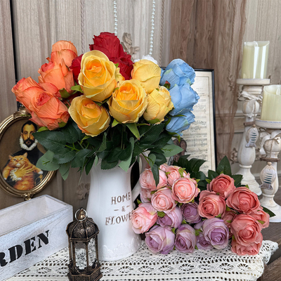 Ein guter Preis. 7-köpfige Corolla-Simulation Rose, falscher Blumenstrauß, Seidenblume, künstliche Blume, Hochzeitssaal, High-End-Wohnzimmerdekoration Online