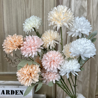 Ein guter Preis. 3-köpfige Chrysanthemen-Imitation Authentisches Blumenstrauß Hochzeitsblumen High End Berührende Seidenblume Fertigdekoration Wohnzimmerdekoration Online