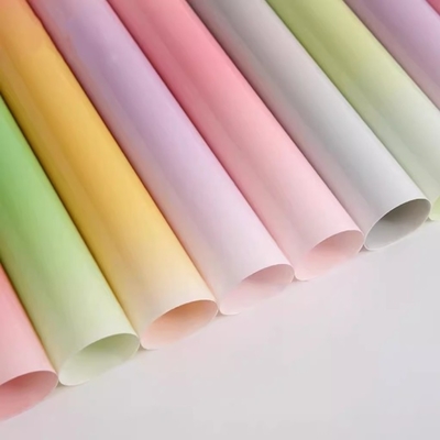 Ein guter Preis. Blumenverpackungspapier in vielen Farben Hansu-Papier für Farbverlauf Candy Glass wasserdichtes Kunststoff-Bouquet-Verpackungsmaterial Online