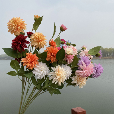 Simulierter prächtiger Blumenstrauß, Kunstblumen, künstliche Blumendekorationen, Hochzeitsblumenarrangement Pflanzen