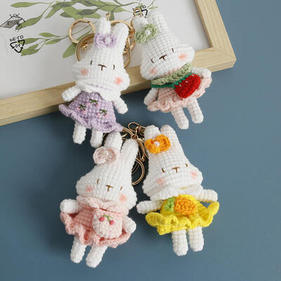 Ein guter Preis. Handmade Knitted Rabbit Keychain Cute Wool Knitted Flowered Rabbit Doll Handcrafted Exquisite Decorative Item Online