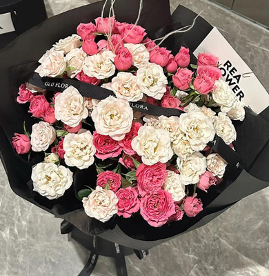 Ein guter Preis. Valentinstag und Muttertag Bouquet Konservierter Sophie Rosen und realistische Seifenblumen Elegantes Geschenk in Umarmbarem Eimer Online