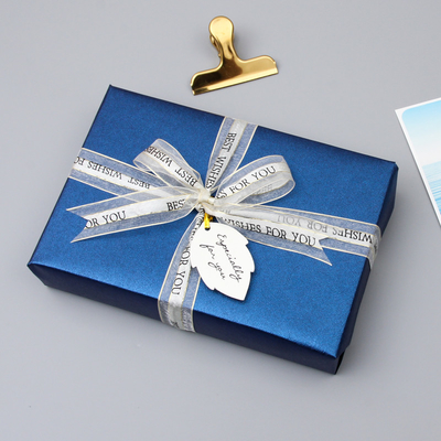 Ein guter Preis. Schillernde Perlen-Ebene färbte Geschenk-Verpackungs-Papier-Rolle 120gsm Eco freundlich Online