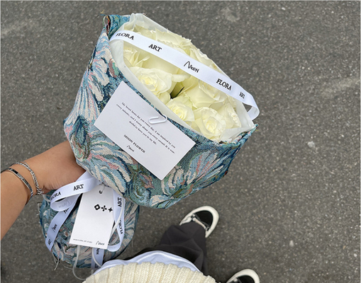 Ein guter Preis. Freundliches mindestens Packpapier Eco Blumen-70gsm Online